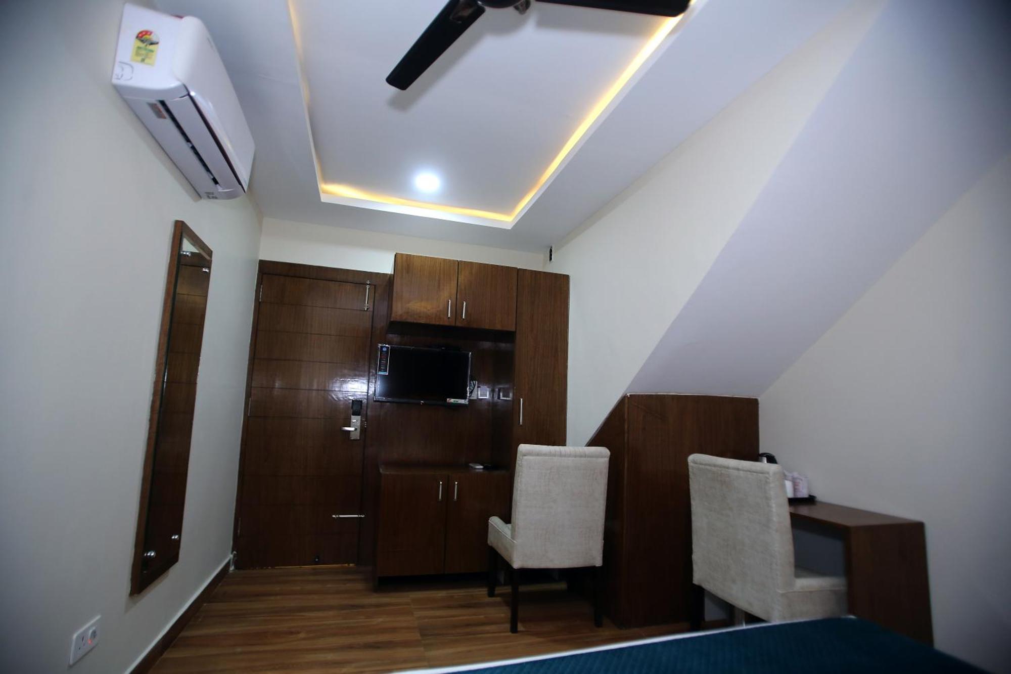 Affluence Hotel Kharar Exterior photo
